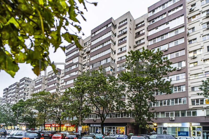 Piata Veteranilor, apartament deosebit, bloc stradal, reabilitat, bucatarie 10 mp
